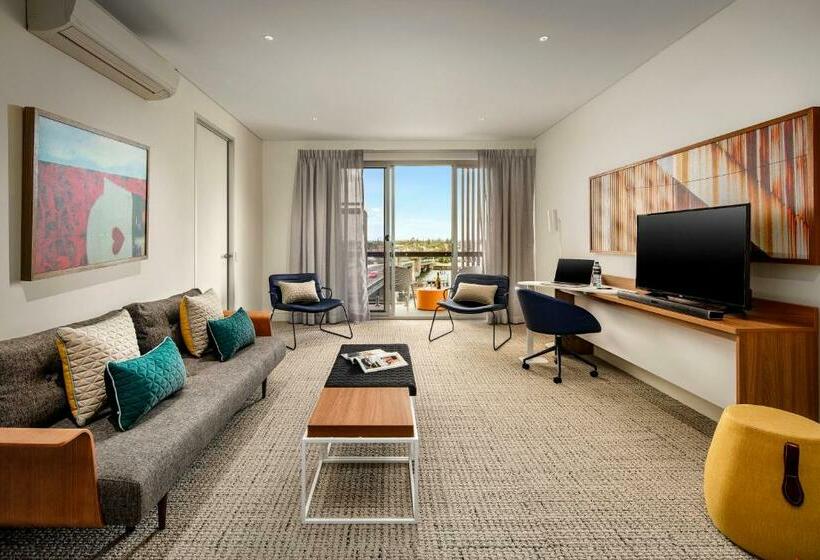 آپارتمان 2 خوابه با بالکن, Quest Port Adelaide