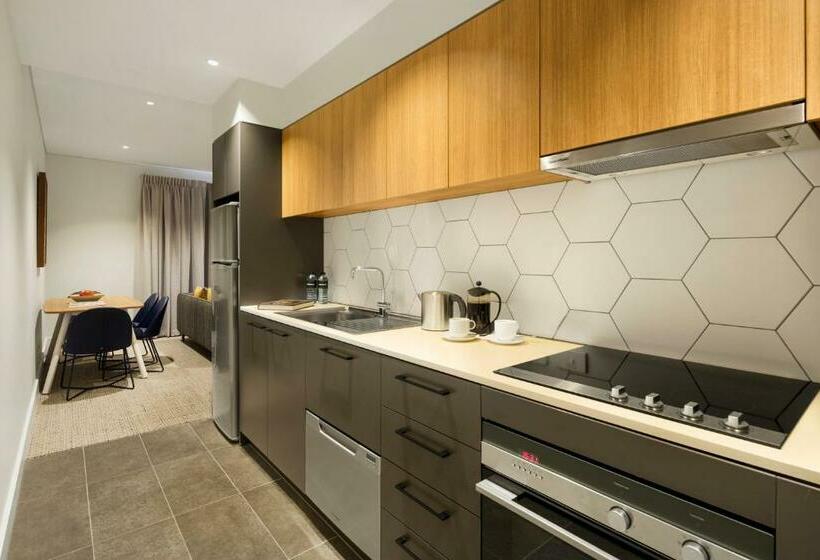 آپارتمان 1 خوابه با بالکن, Quest Port Adelaide