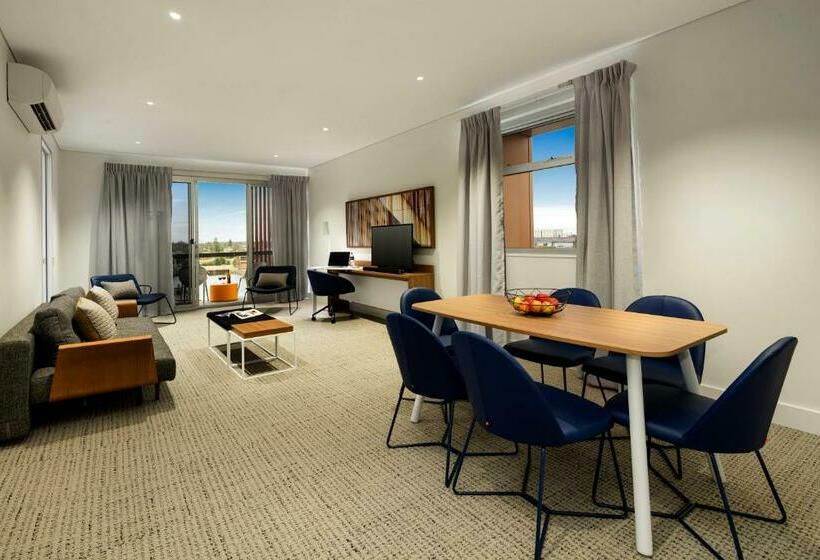 آپارتمان 2 خوابه با بالکن, Quest Port Adelaide