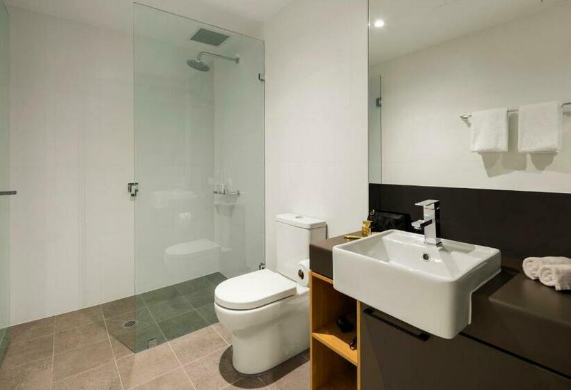 استودیوی استاندارد, Quest Port Adelaide