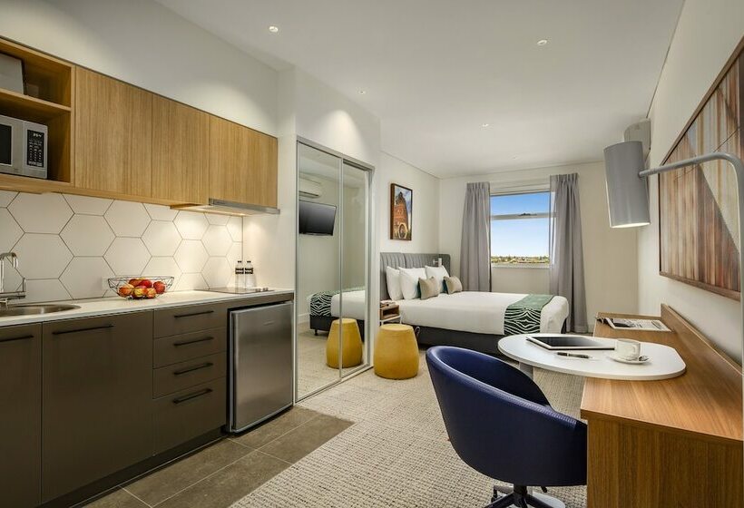 استودیوی استاندارد, Quest Port Adelaide