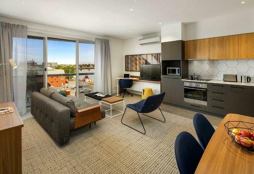 آپارتمان 2 خوابه با بالکن, Quest Port Adelaide