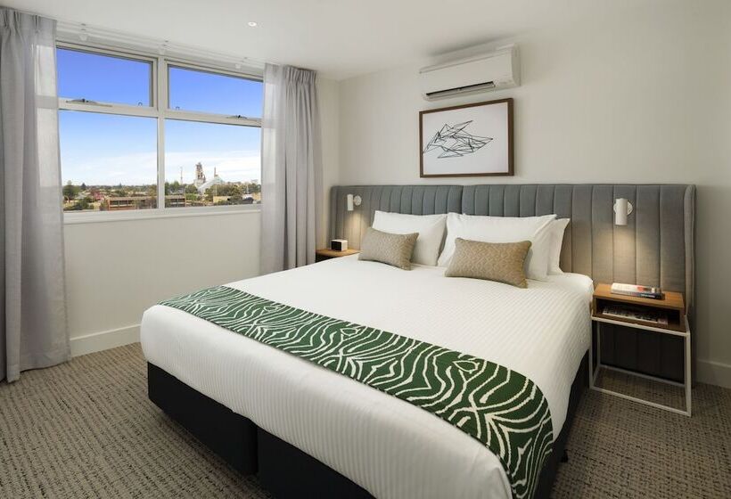 استودیوی استاندارد, Quest Port Adelaide