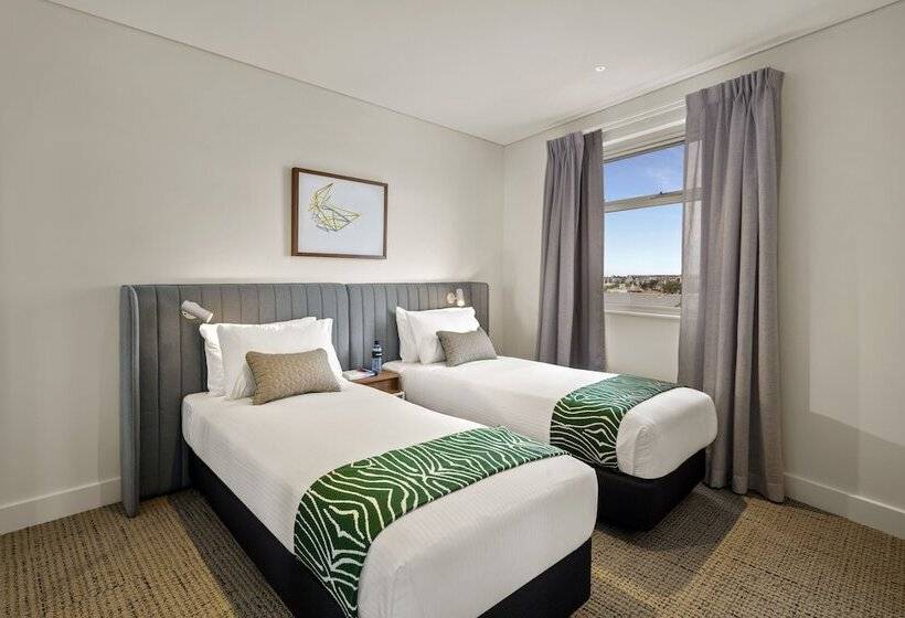 استودیوی استاندارد, Quest Port Adelaide