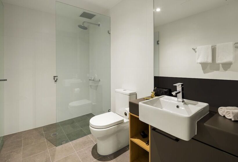 استودیوی استاندارد, Quest Port Adelaide