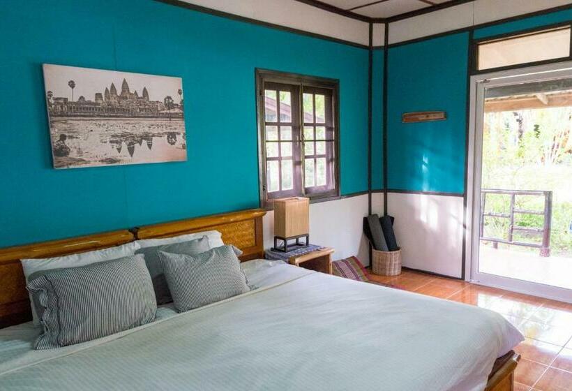 Bungalow Deluxe, Oasis Yoga Bungalows