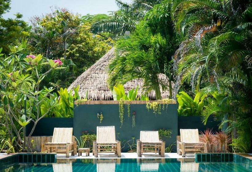 Bungalow Deluxe, Oasis Yoga Bungalows