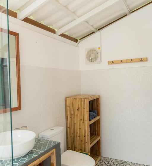 Bungalow Deluxe, Oasis Yoga Bungalows