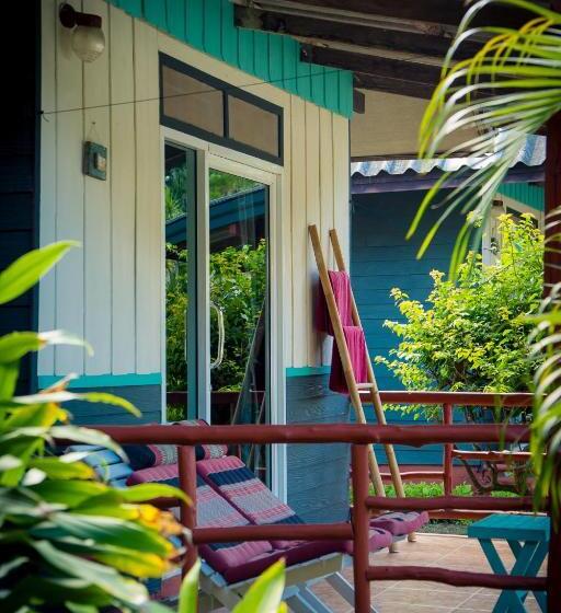 Bungalow Deluxe, Oasis Yoga Bungalows