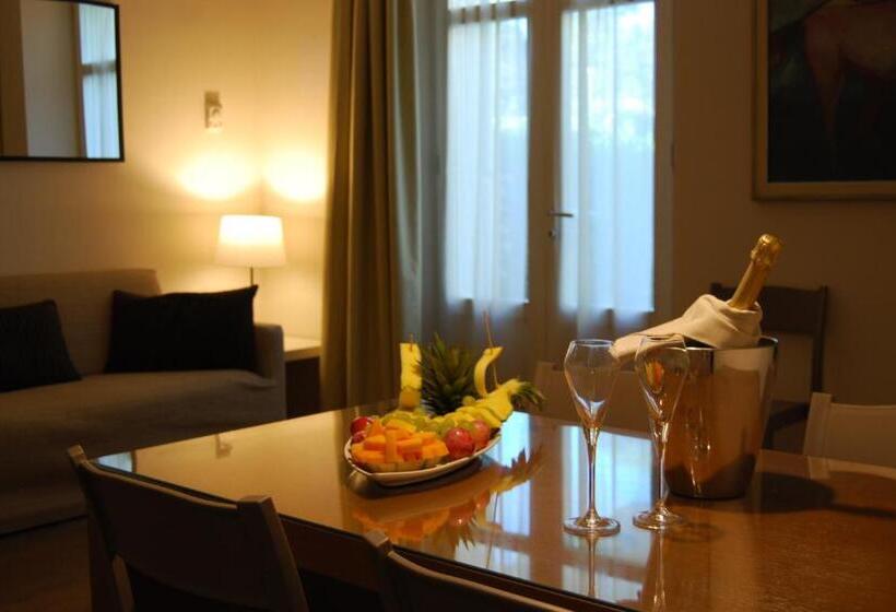 Apartamento 2 Quartos com Jardim, Ceccarini Suite