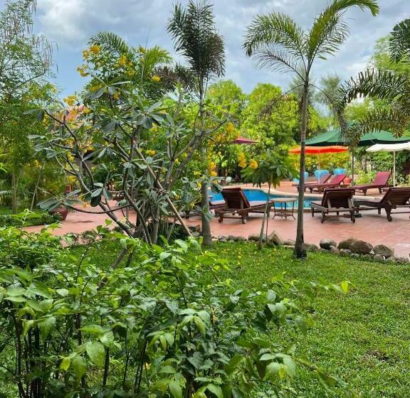 اتاق لوکس, The Moon Kampot Boutique