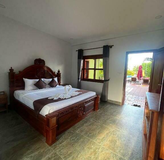 اتاق لوکس, The Moon Kampot Boutique