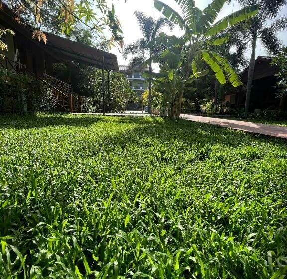 اتاق لوکس, The Moon Kampot Boutique