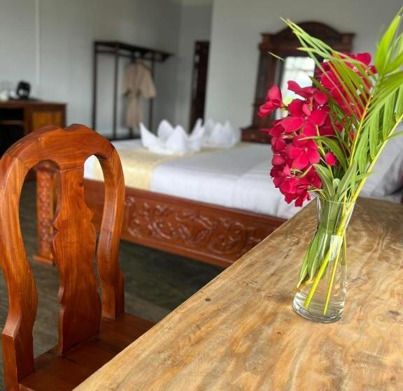 اتاق لوکس, The Moon Kampot Boutique