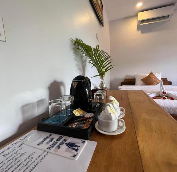 اتاق خانوادگی, The Moon Kampot Boutique