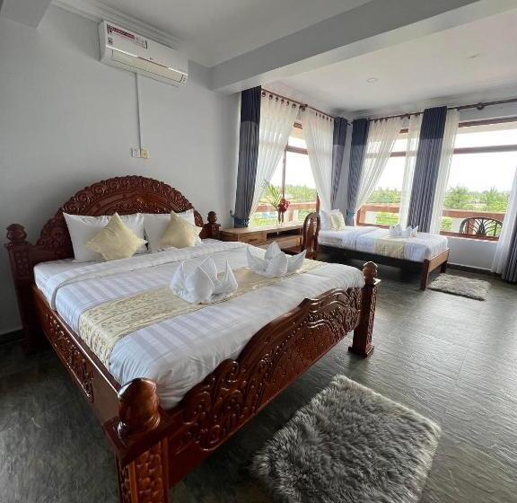 اتاق سوپریور با چشم‌انداز باغ, The Moon Kampot Boutique