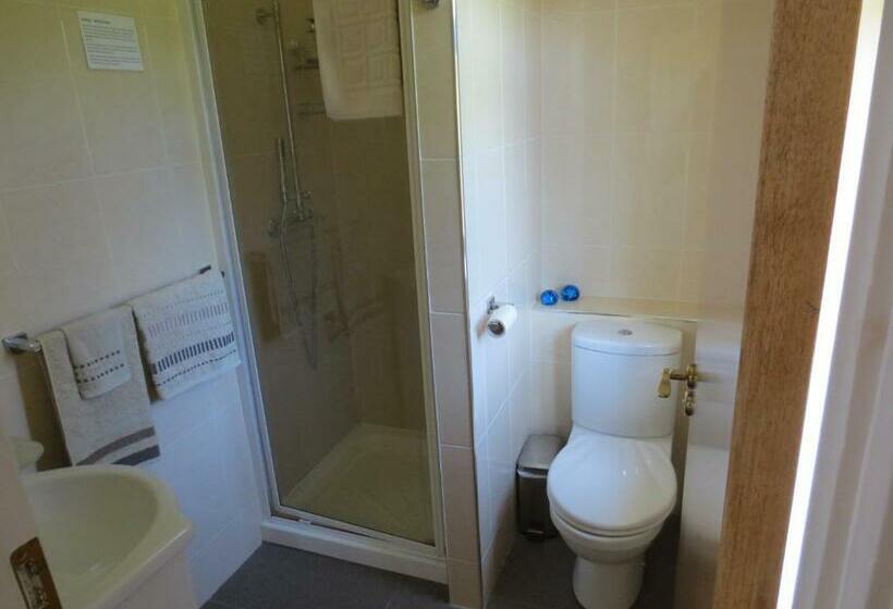 חדר סטנדרט לשלושה, The Stone House B&b