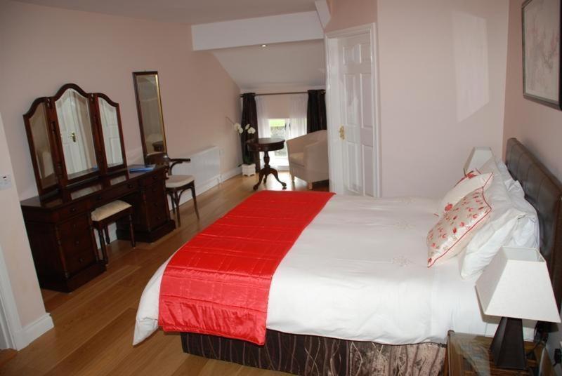 Номер Стандарт, O'briens Cashel Lodge