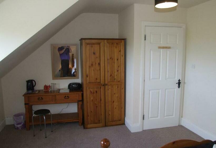 스탠다드 룸 공동 욕실, The Curragh Country House Accommodation