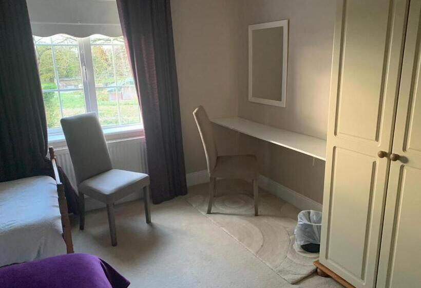 스탠다드 룸 공동 욕실, The Curragh Country House Accommodation