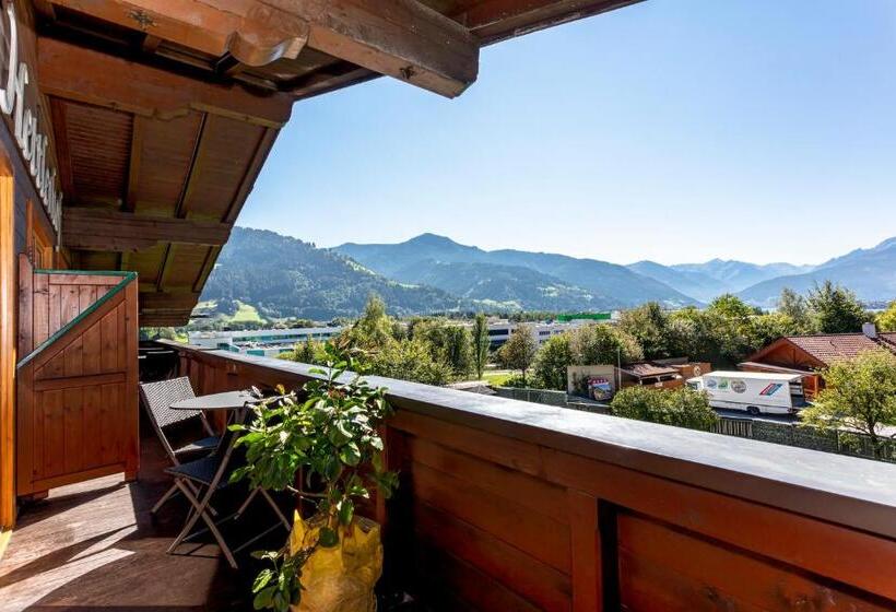 Apartamento 1 Dormitório com Sacada, Hettlerhof