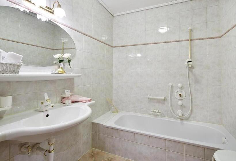 آپارتمان 1 خوابه با بالکن, Villa Angela