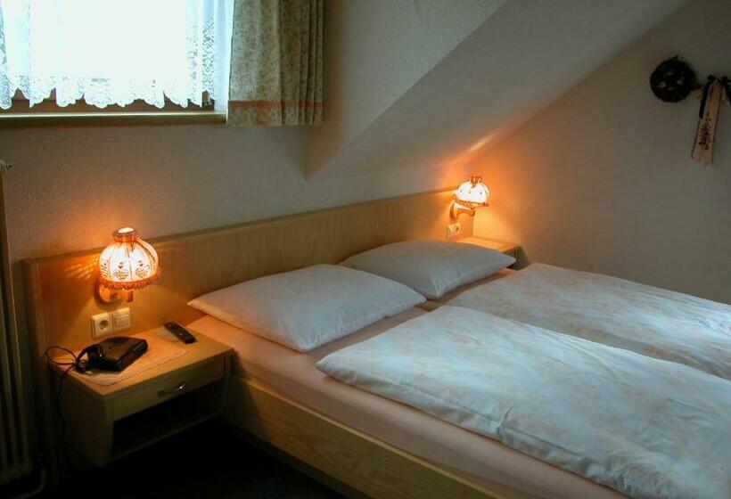Quarto Familiar, Haus Dorfer