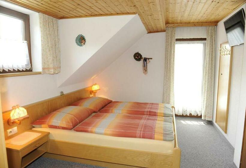 Quarto Familiar, Haus Dorfer