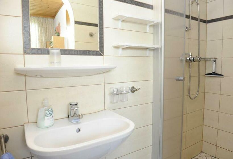 Quarto Familiar, Haus Dorfer