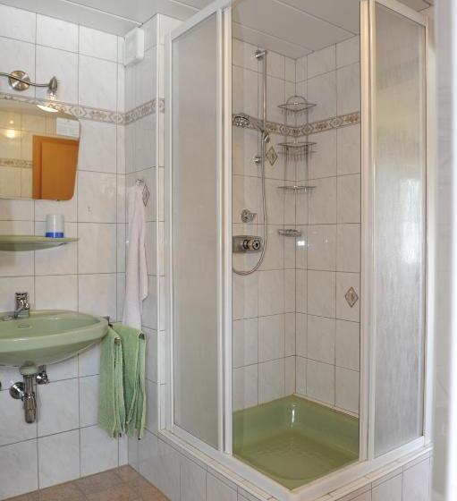 Quarto Familiar, Haus Dorfer