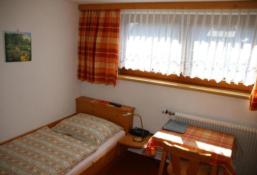 Quarto Estandar Individual, Haus Dorfer
