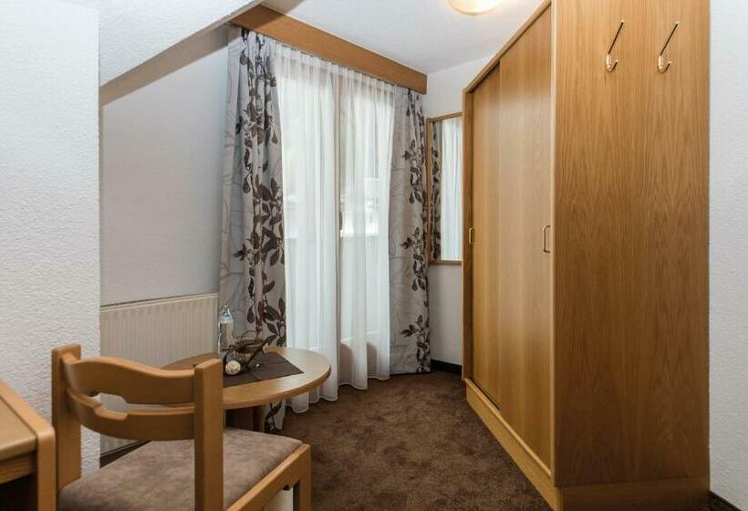 اتاق استاندارد یک تخته با بالکن, Idhof