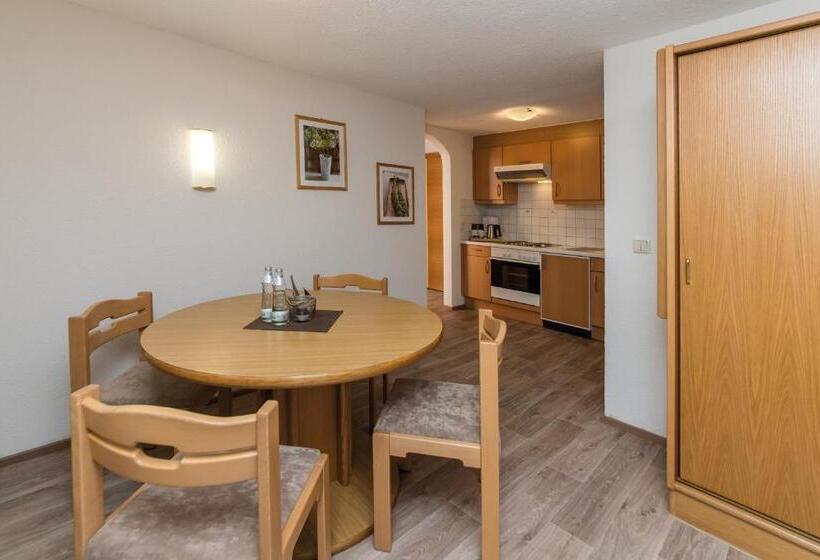 آپارتمان 2 خوابه با بالکن, Idhof