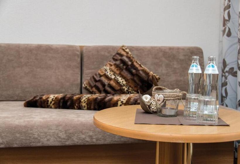 آپارتمان 2 خوابه با بالکن, Idhof