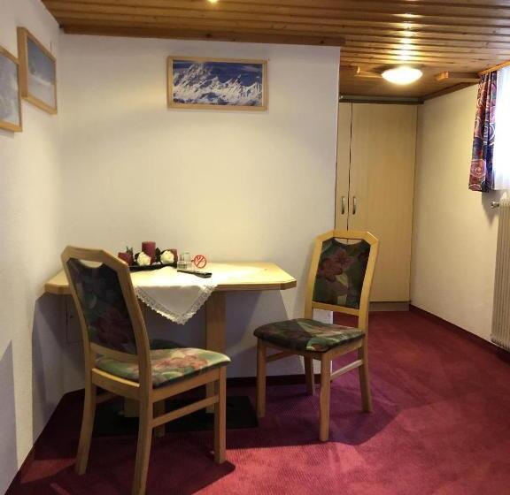 اتاق اکونومی یک تخته, Idhof