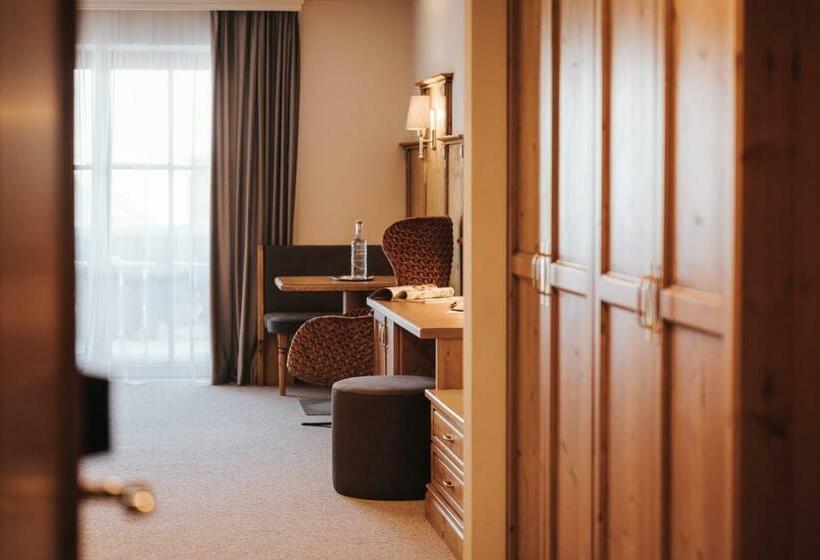 주니어 스위트 발코니, Superior Hotel Schneider Ski In & Ski Out