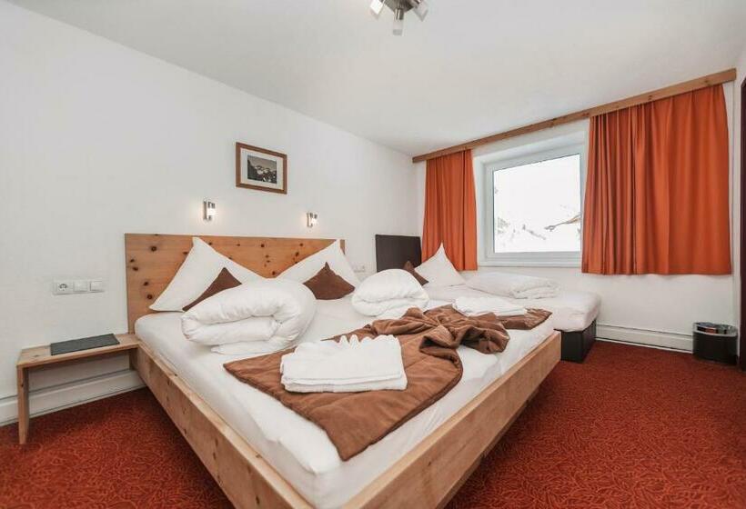 Номер Стандарт Трехместный, Berghotel Gasthof Gstrein