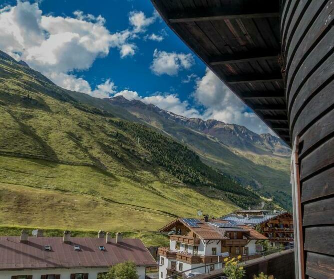Номер Стандарт Трехместный, Berghotel Gasthof Gstrein