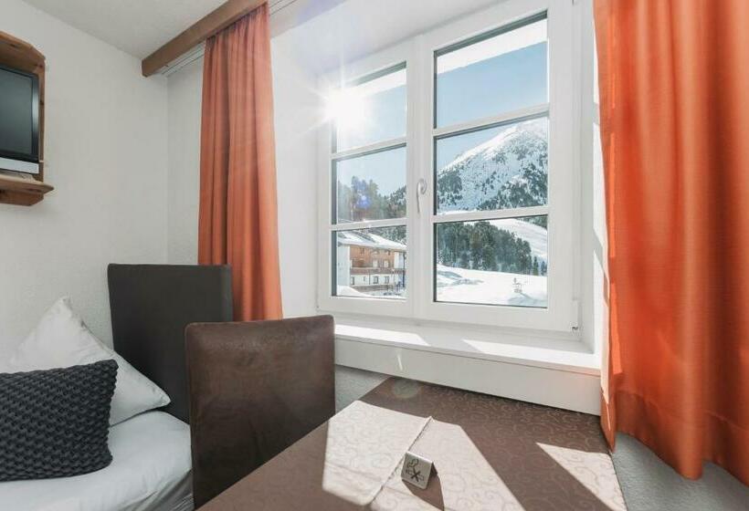 Номер Стандарт Трехместный, Berghotel Gasthof Gstrein