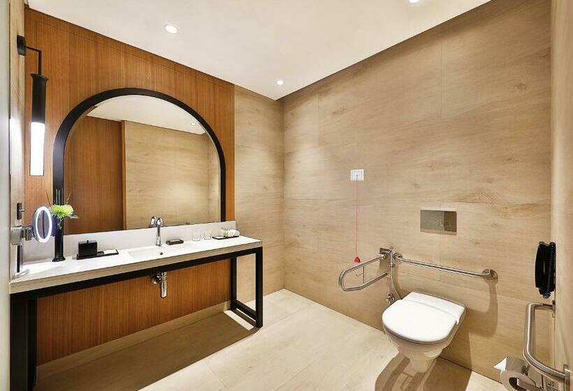 Номер Стандарт Кровать Кинг Адаптированный для Инвалидов, Doubletree By Hilton Dubai  Business Bay