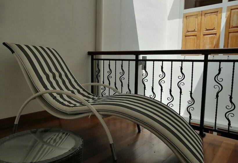 Deluxe-huone, Heeren Straits