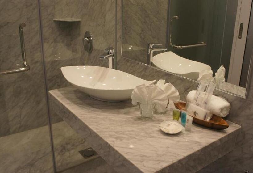 Deluxe-huone, Heeren Straits
