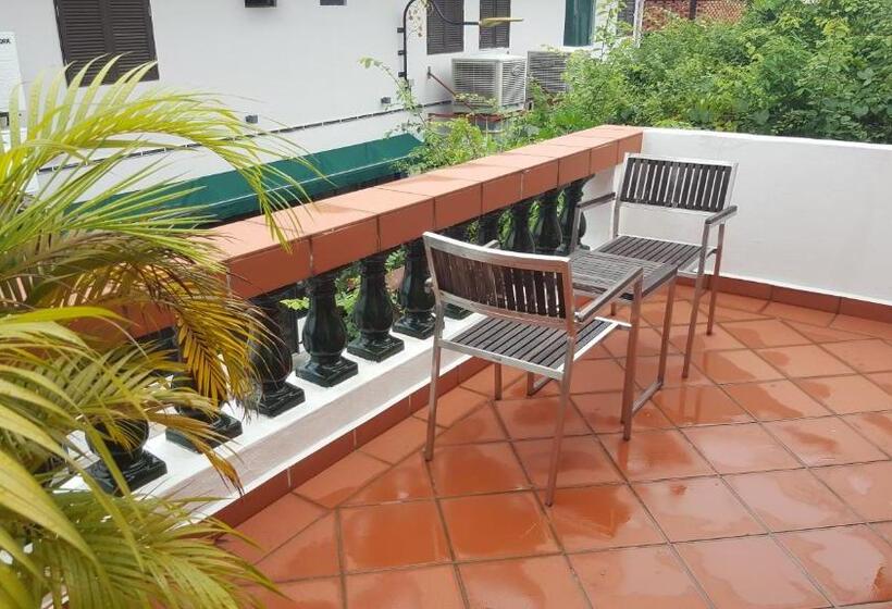 Deluxe-huone, Heeren Straits