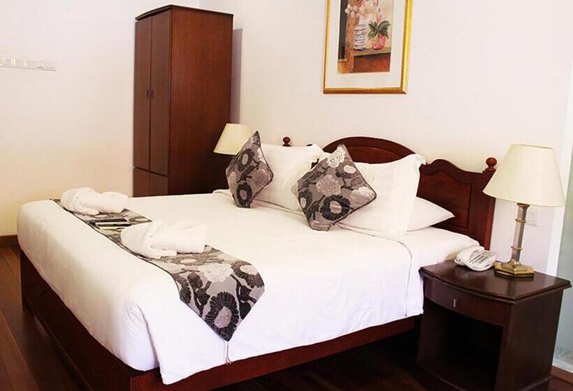 Deluxe-huone, Heeren Straits
