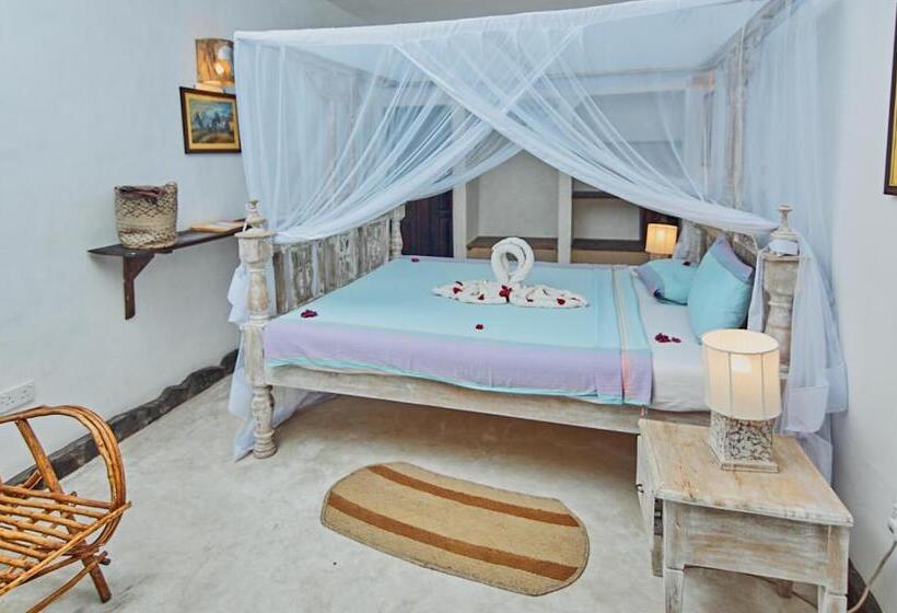 Standard Room King Size Bed, Mvuvi Lodge