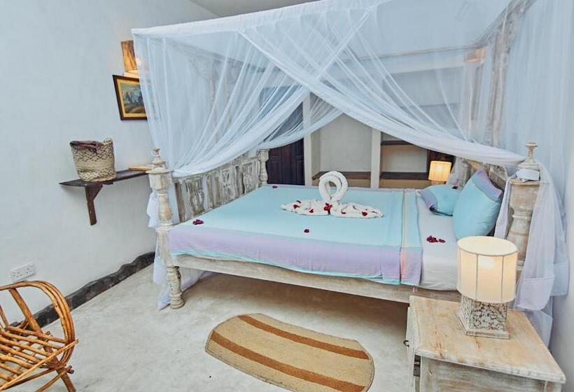 Standard Room King Size Bed, Mvuvi Lodge