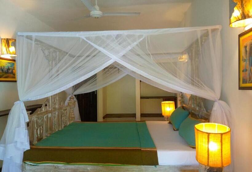 Standard Room King Size Bed, Mvuvi Lodge