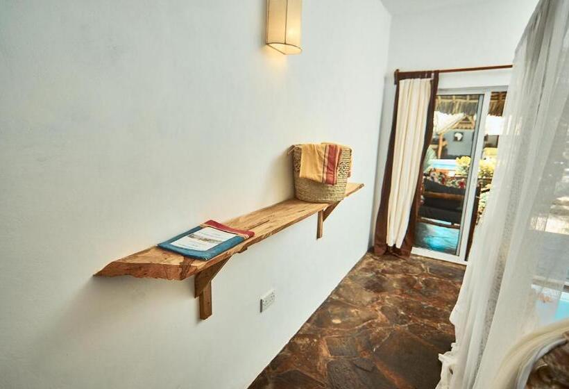 Standard Room Pool View, Mvuvi Lodge