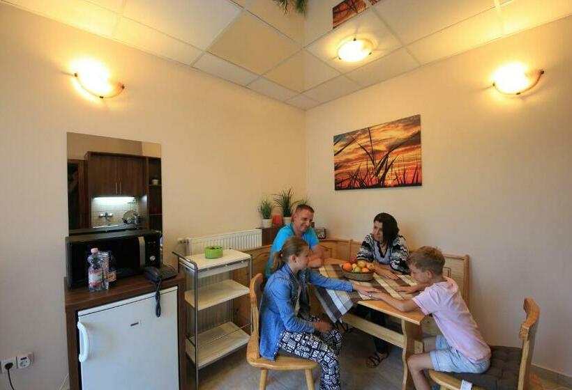 Апартаменты 2 Спальни, Napraforgó Wellness Ház és Panzió