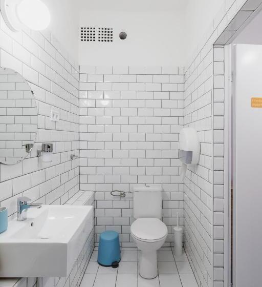 四人标准间, Avenue Hostel